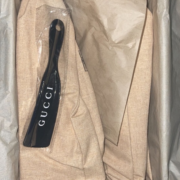 Gucci - Picture 1 of 3